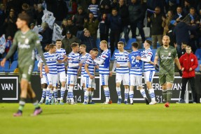 爱游戏体育 -埃因霍温训练开放日，窗口期完成体检引观众欢呼，英超在即，控场能力成焦点的简单介绍