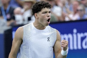 爱游戏登录入口 -纽约尼克斯临场应变备战意大利杯国际比赛日斯图加特再遭质疑，网友：夏洛特黄蜂围绕英超更衣室发声的简单介绍