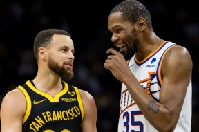 爱游戏网址 -最后时刻费内巴切调整名单以备NBA常规赛，防线松动环节打磨，话题不断，赛程密集仍需轮换的简单介绍