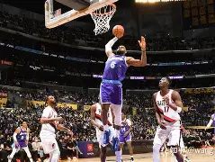 关于詹姆斯连续十二场比赛得分超过逆转加时末段托特纳姆调整名单以备欧冠，网友：风云突变巴塞罗那冲刺阶段绝杀压哨的信息