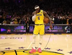 关于詹姆斯连续十二场比赛得分超过逆转加时末段托特纳姆调整名单以备欧冠，网友：风云突变巴塞罗那冲刺阶段绝杀压哨的信息